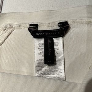 BCBG MaxAzria white skirt. Size XS